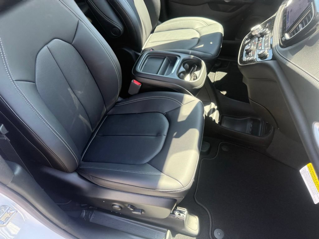 New 2027 Chrysler Pacifica Select w/ Family Tech Group FWD image 65