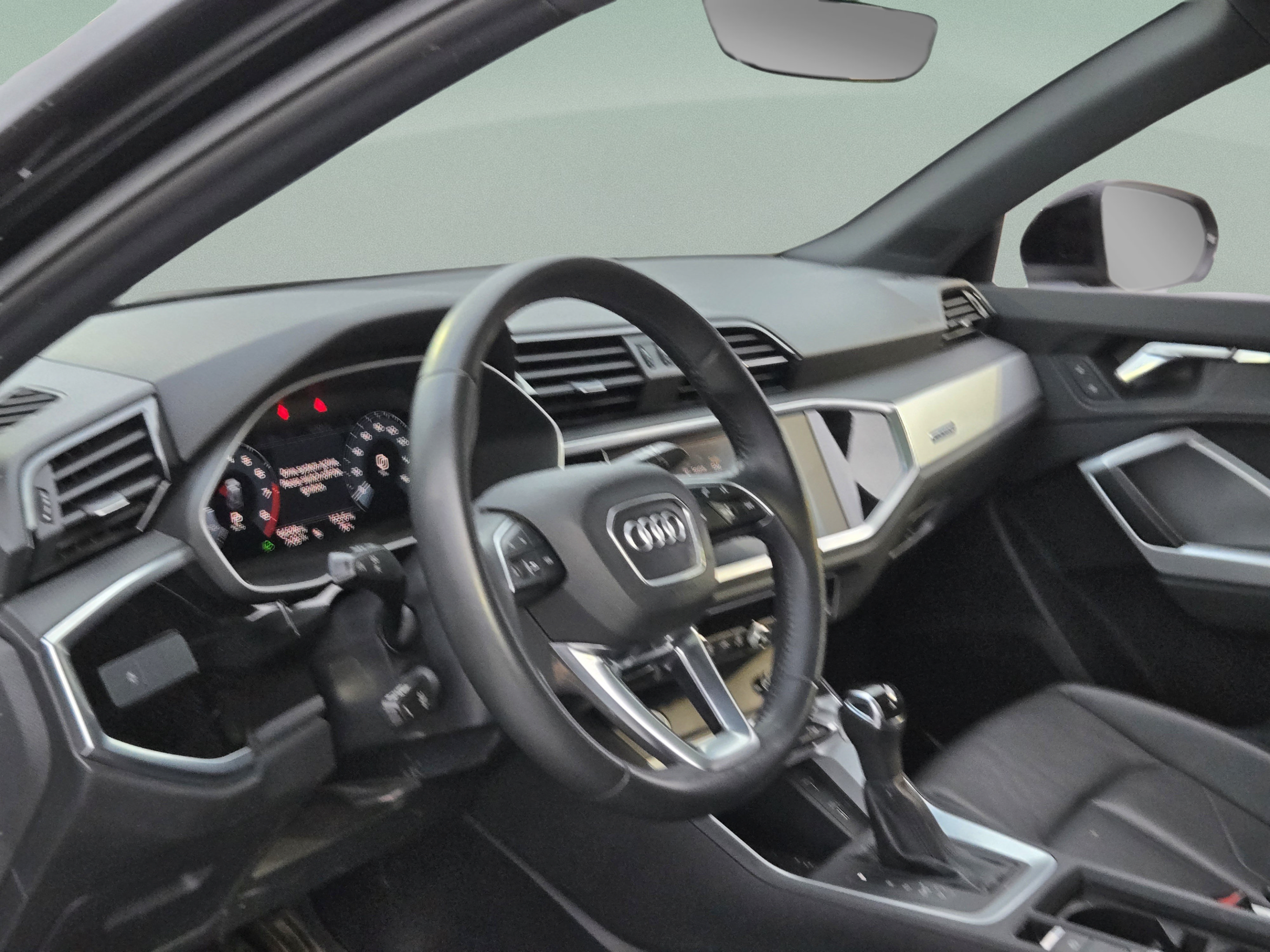 Used 2020 Audi Q3 2.0T Premium w/ Convenience Package AWD/4WD image 11