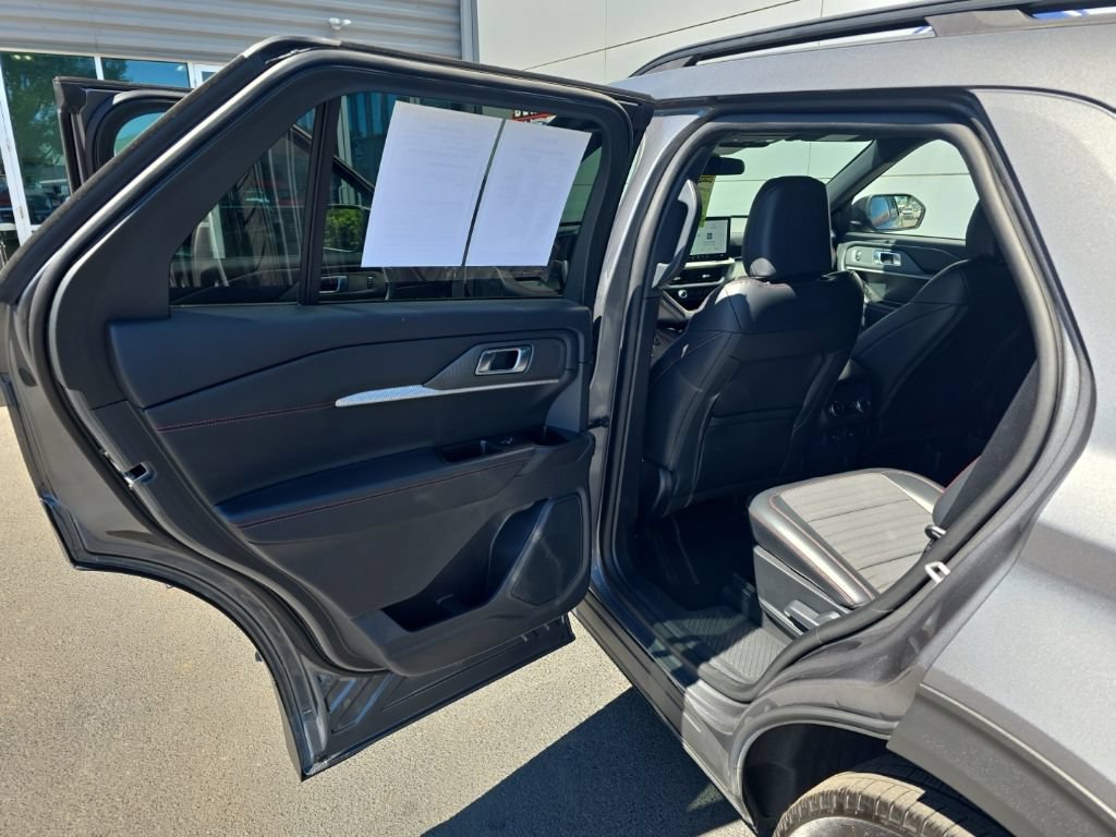 Used 2025 Ford Explorer ST-Line AWD/4WD image 27