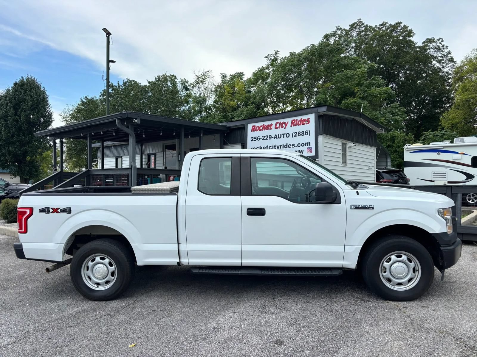 Used 2017 Ford F150 XL w/ Equipment Group 101A Mid AWD/4WD image 2