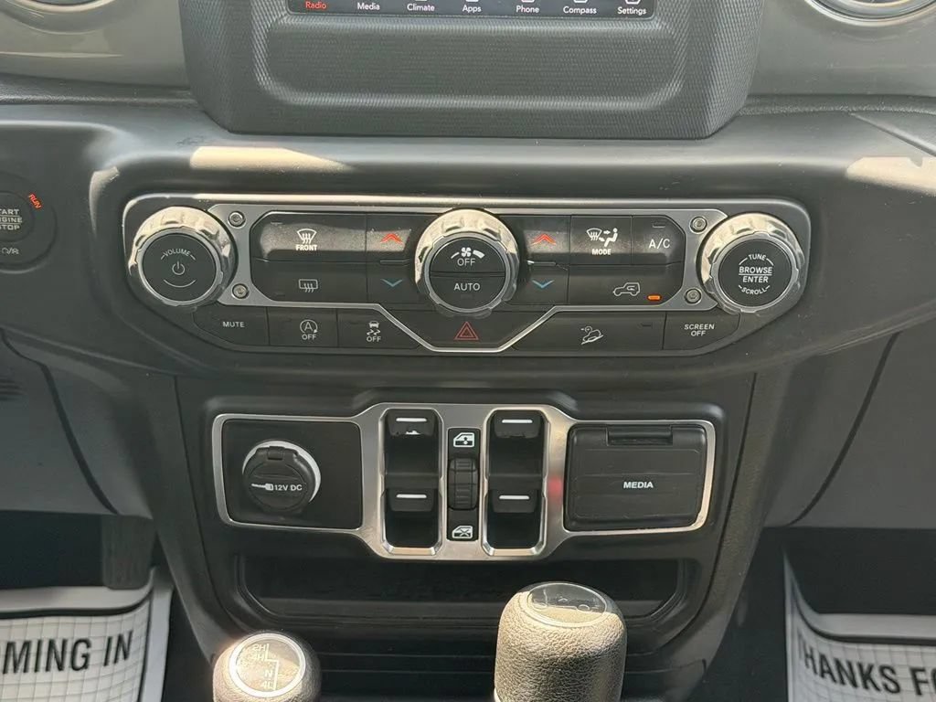 Used 2020 Jeep Wrangler Unlimited Sahara AWD/4WD image 21