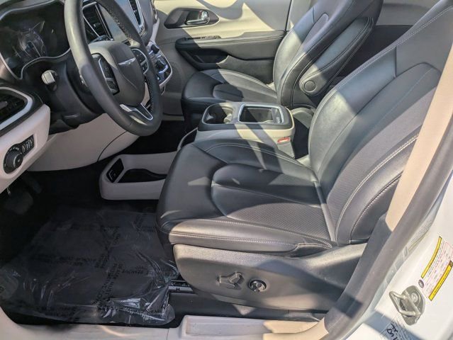 Used 2024 Chrysler Pacifica Touring-L image 23