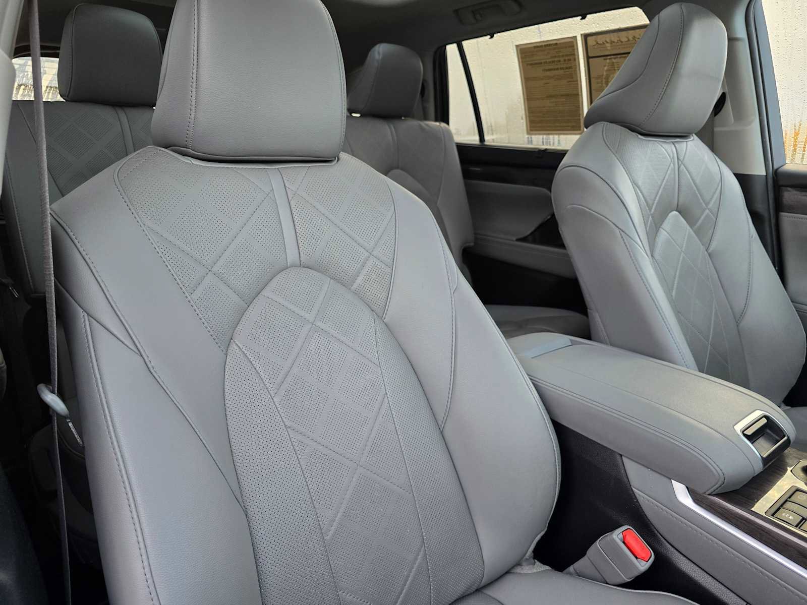 Used 2024 Toyota Highlander Platinum image 11