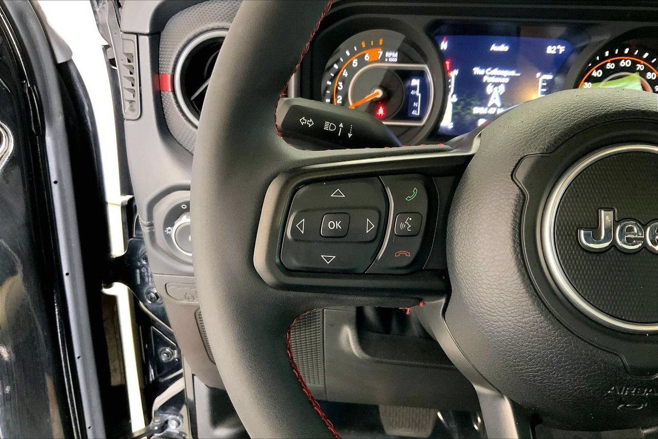 Used 2024 Jeep Wrangler Unlimited Rubicon w/ Convenience Group AWD/4WD image 21
