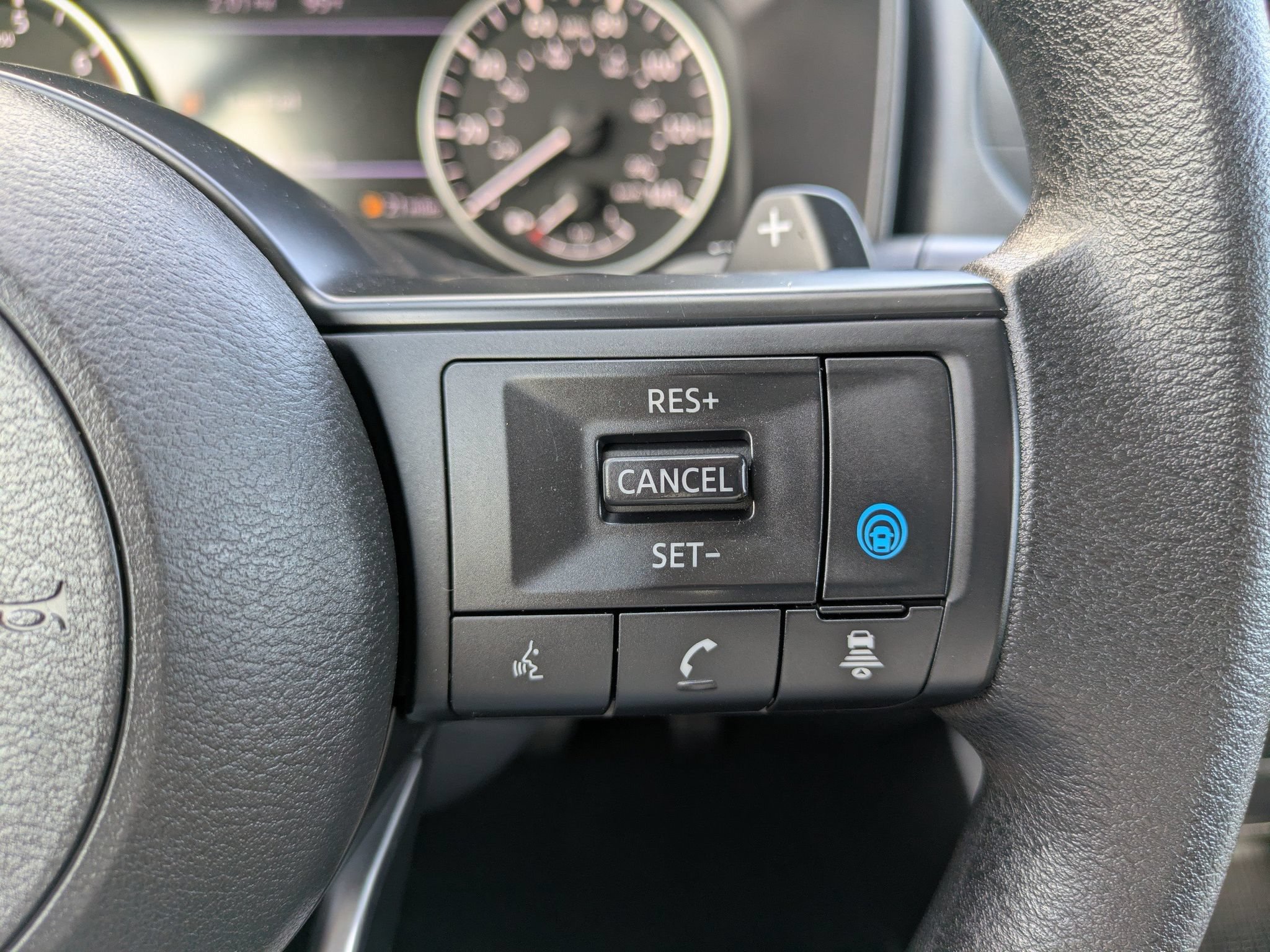 Used 2024 Nissan Rogue SV AWD/4WD image 25