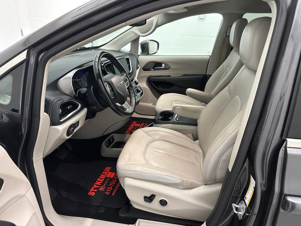 Used 2021 Chrysler Pacifica Touring-L FWD image 18
