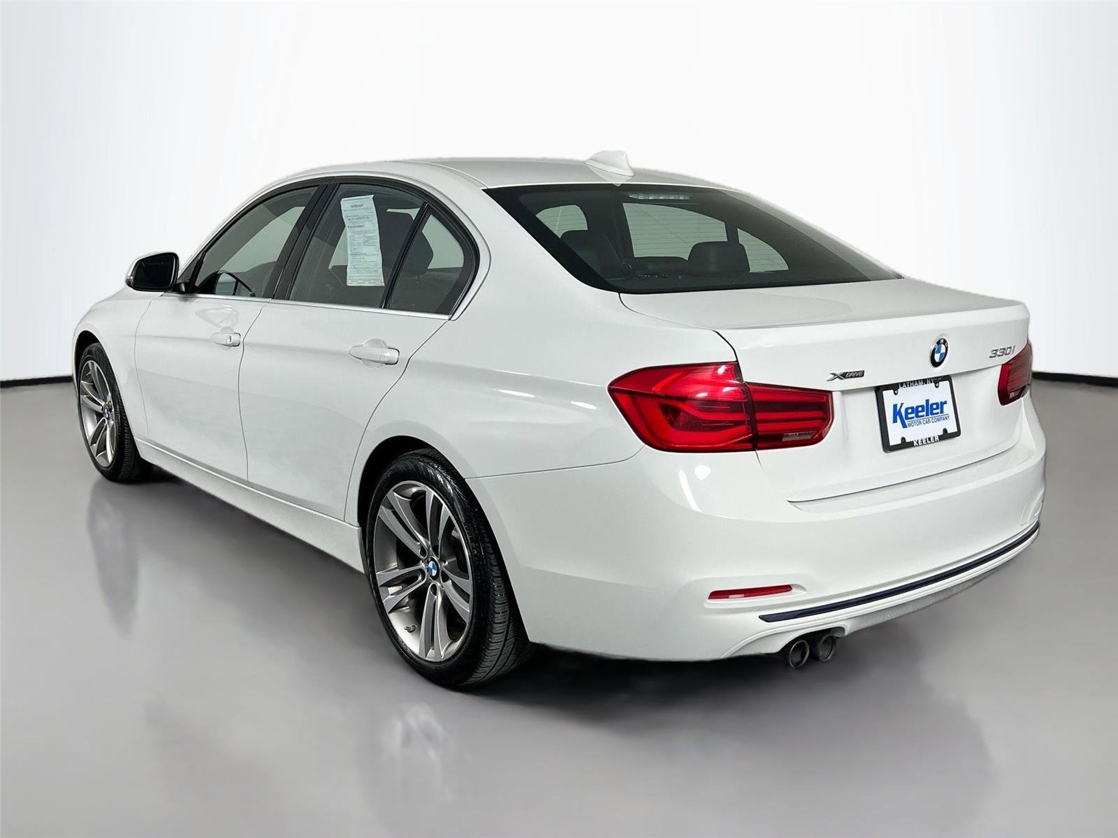 Used 2018 BMW 330i xDrive Sedan w/ Convenience Package image 4