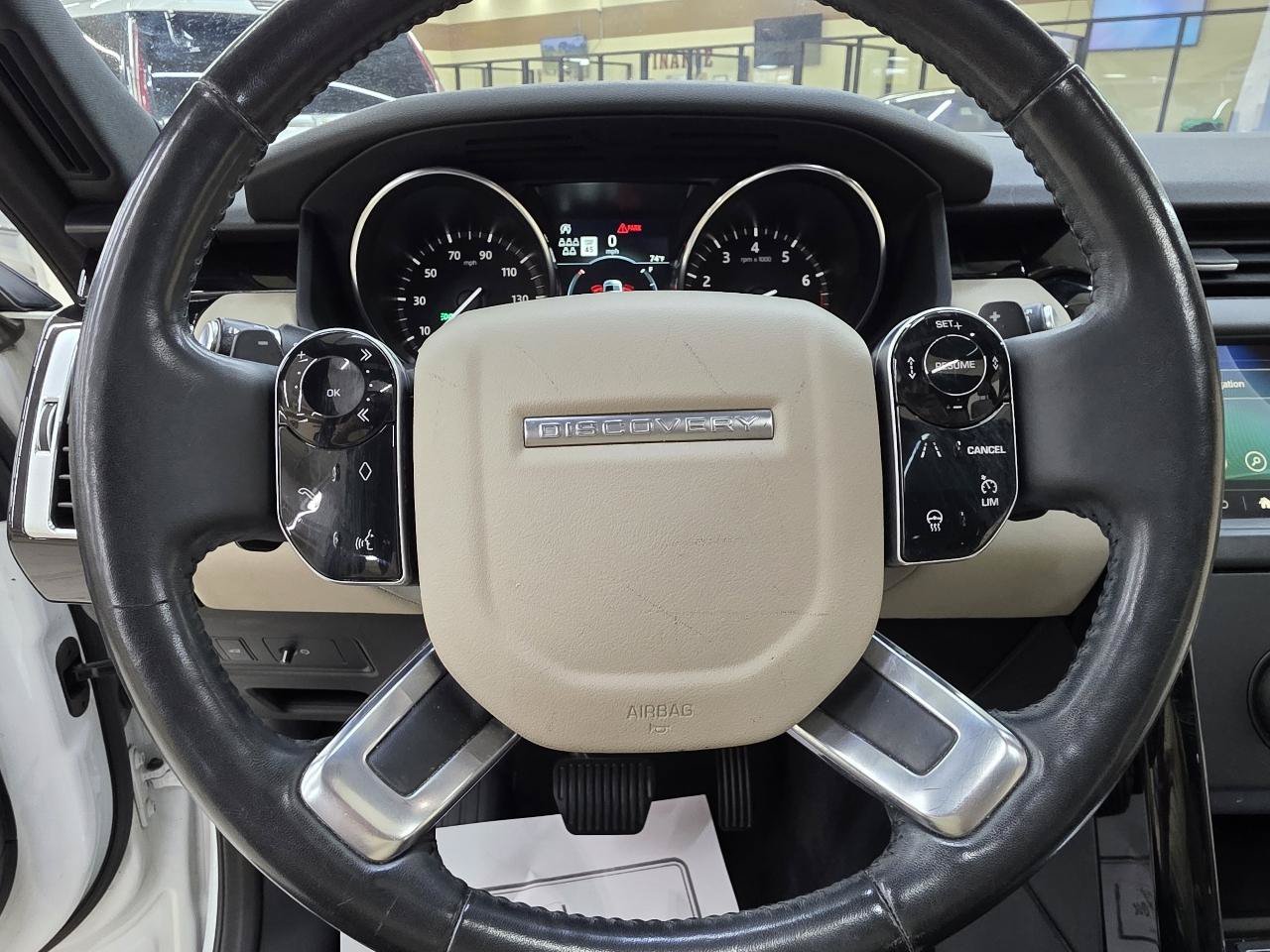 Used 2019 Land Rover Discovery SE AWD/4WD image 32