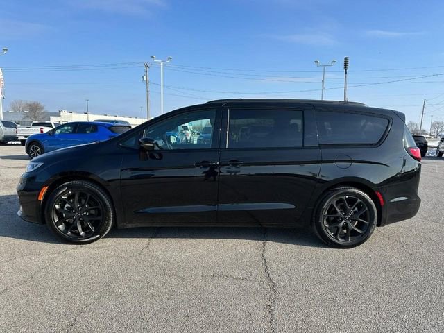 Used 2025 Chrysler Pacifica Limited video 2