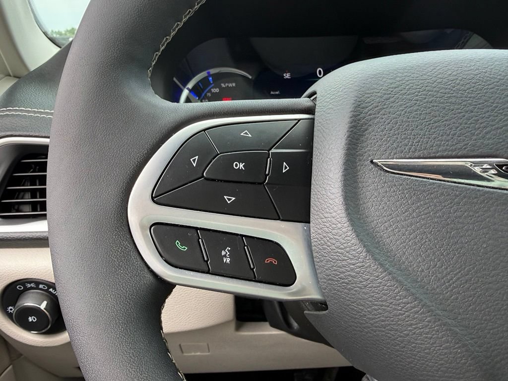 Used 2022 Chrysler Pacifica Touring-L FWD image 25