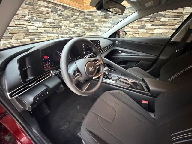 Used 2023 Hyundai Elantra SEL FWD image 8