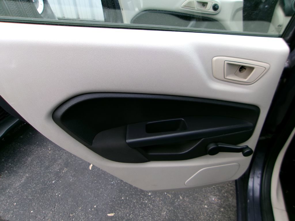 Used 2013 Ford Fiesta S image 11