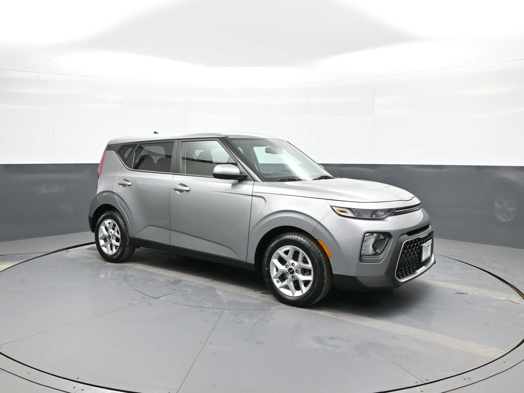 Certified 2022 Kia Soul LX w/ Technology Package image 4