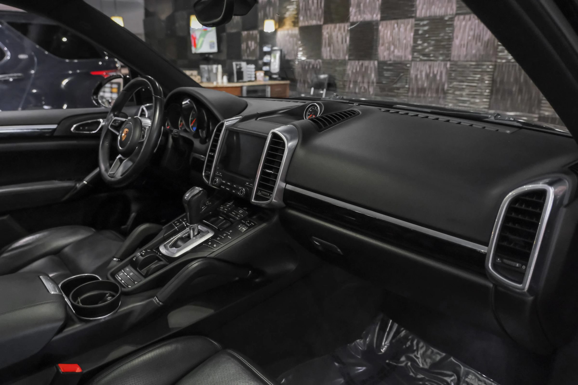 Used 2018 Porsche Cayenne AWD/4WD image 10
