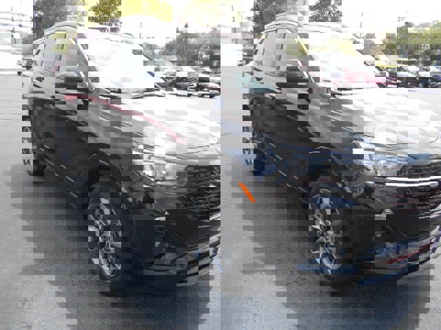Used 2022 Buick Encore GX Select w/ Sport Touring Package image 4