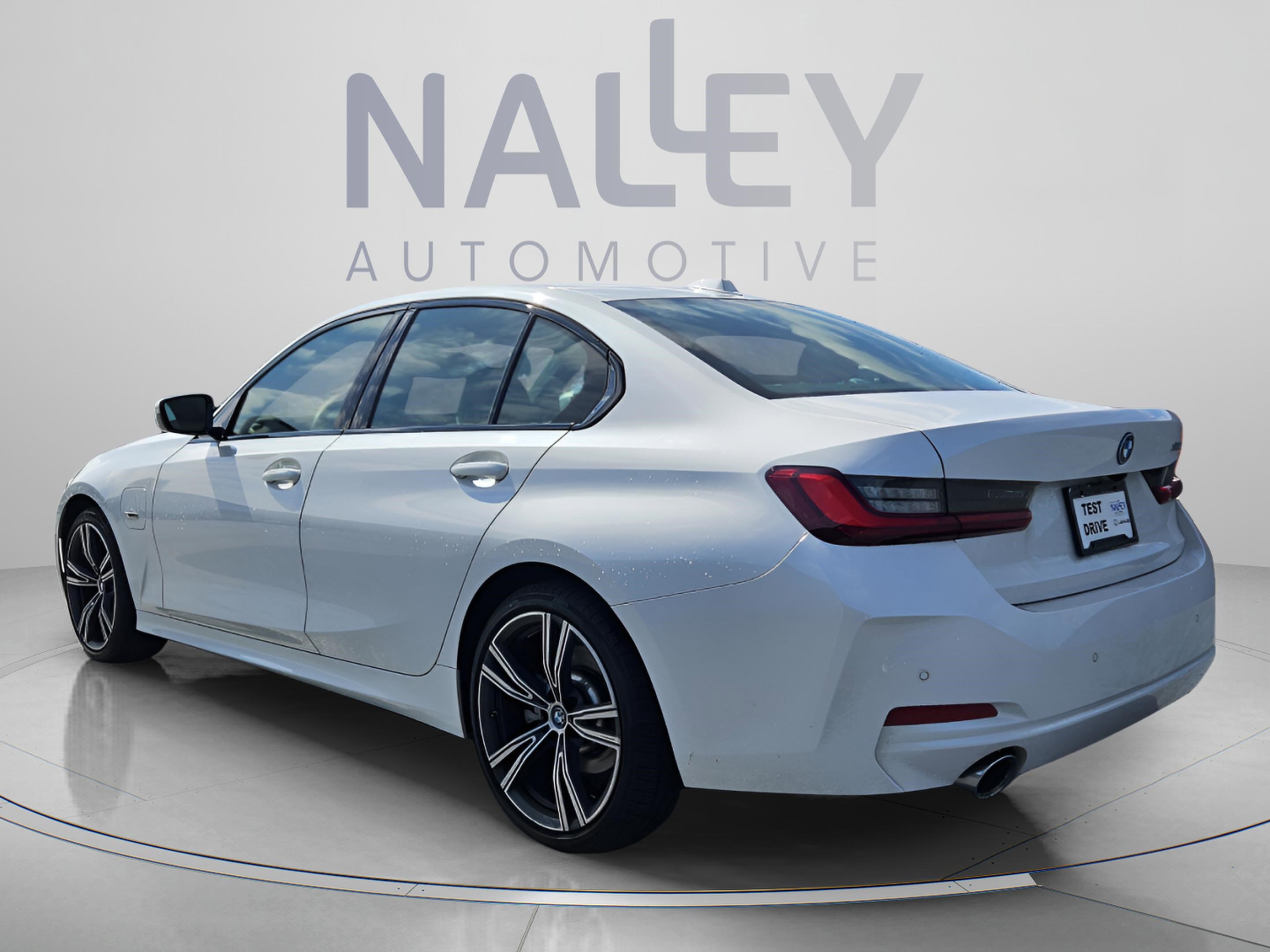 Used 2023 BMW 330e w/ Driving Assistance Package RWD image 3