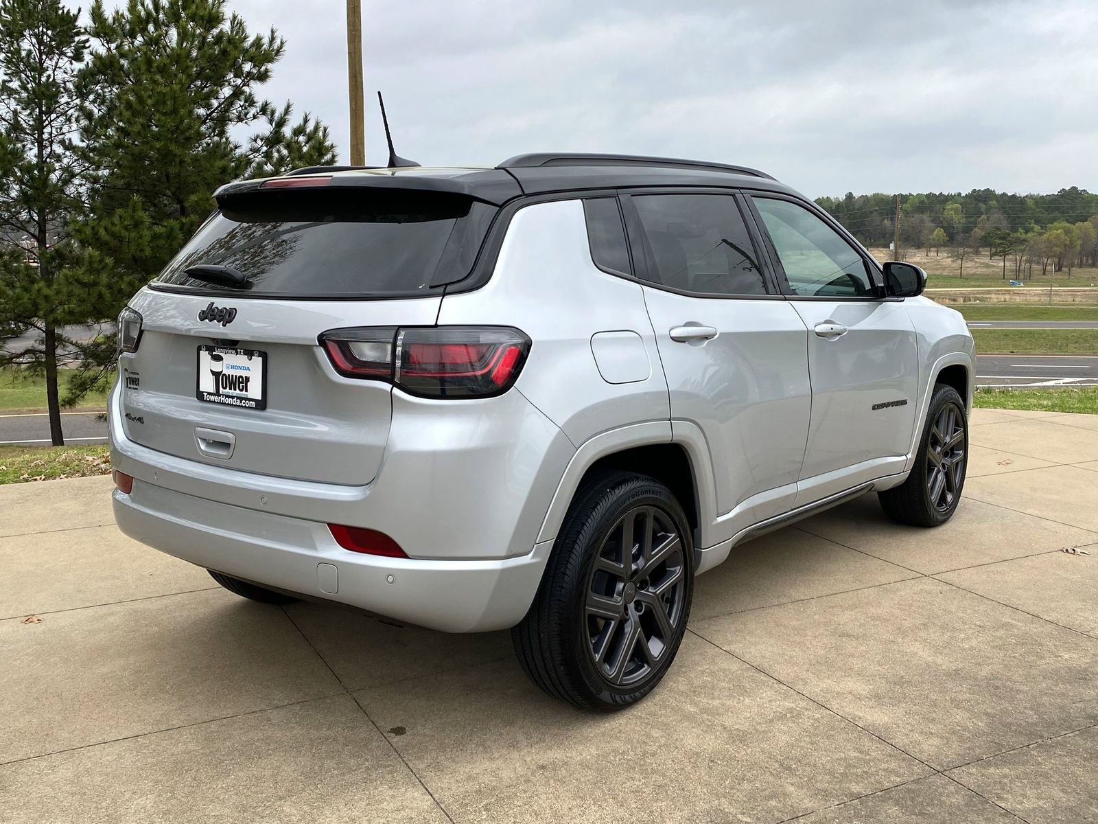 Used 2024 Jeep Compass Limited w/ High Altitude Package image 6