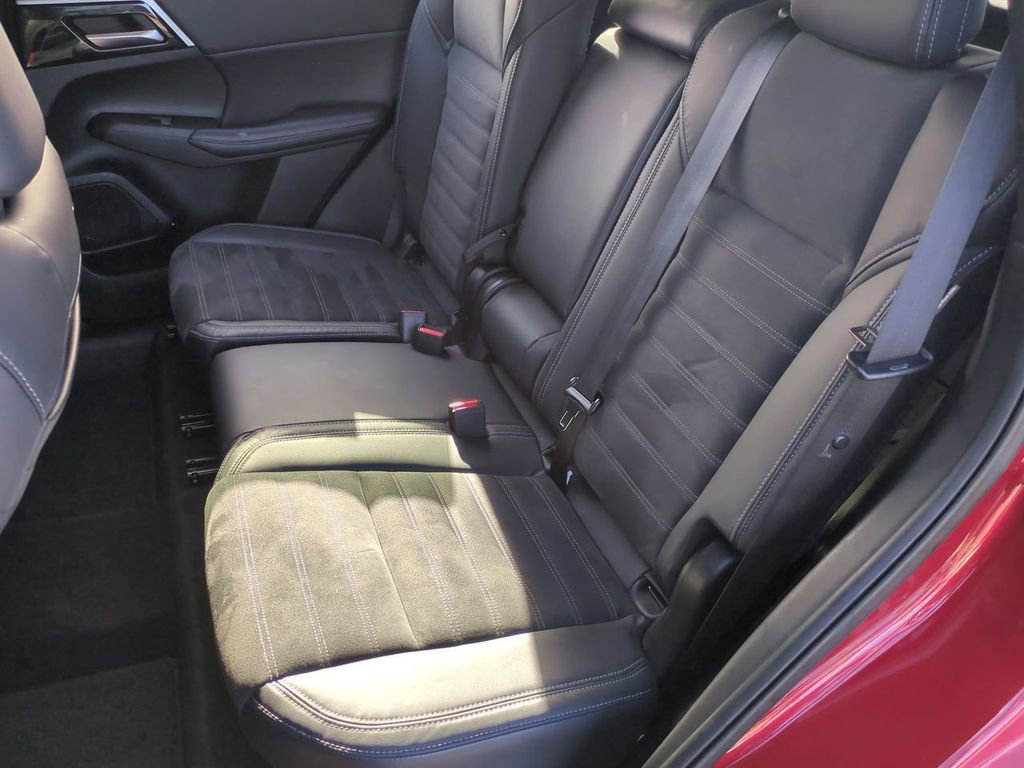 Used 2023 Mitsubishi Outlander SE image 24