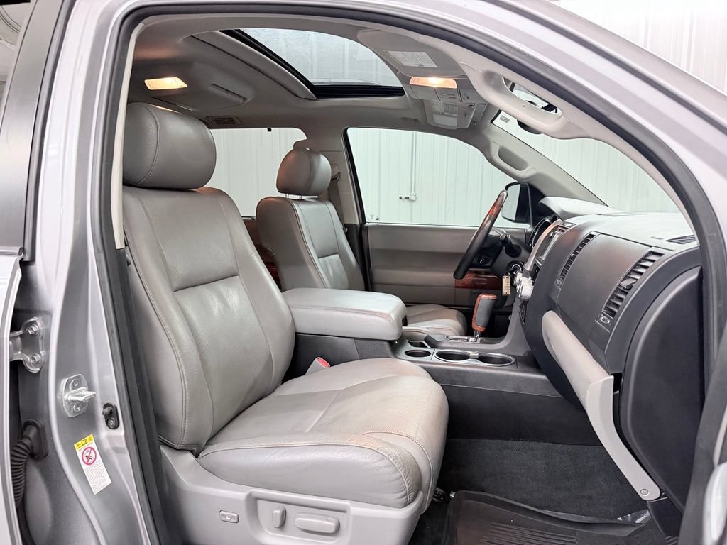 Used 2018 Toyota Sequoia Platinum AWD/4WD image 47