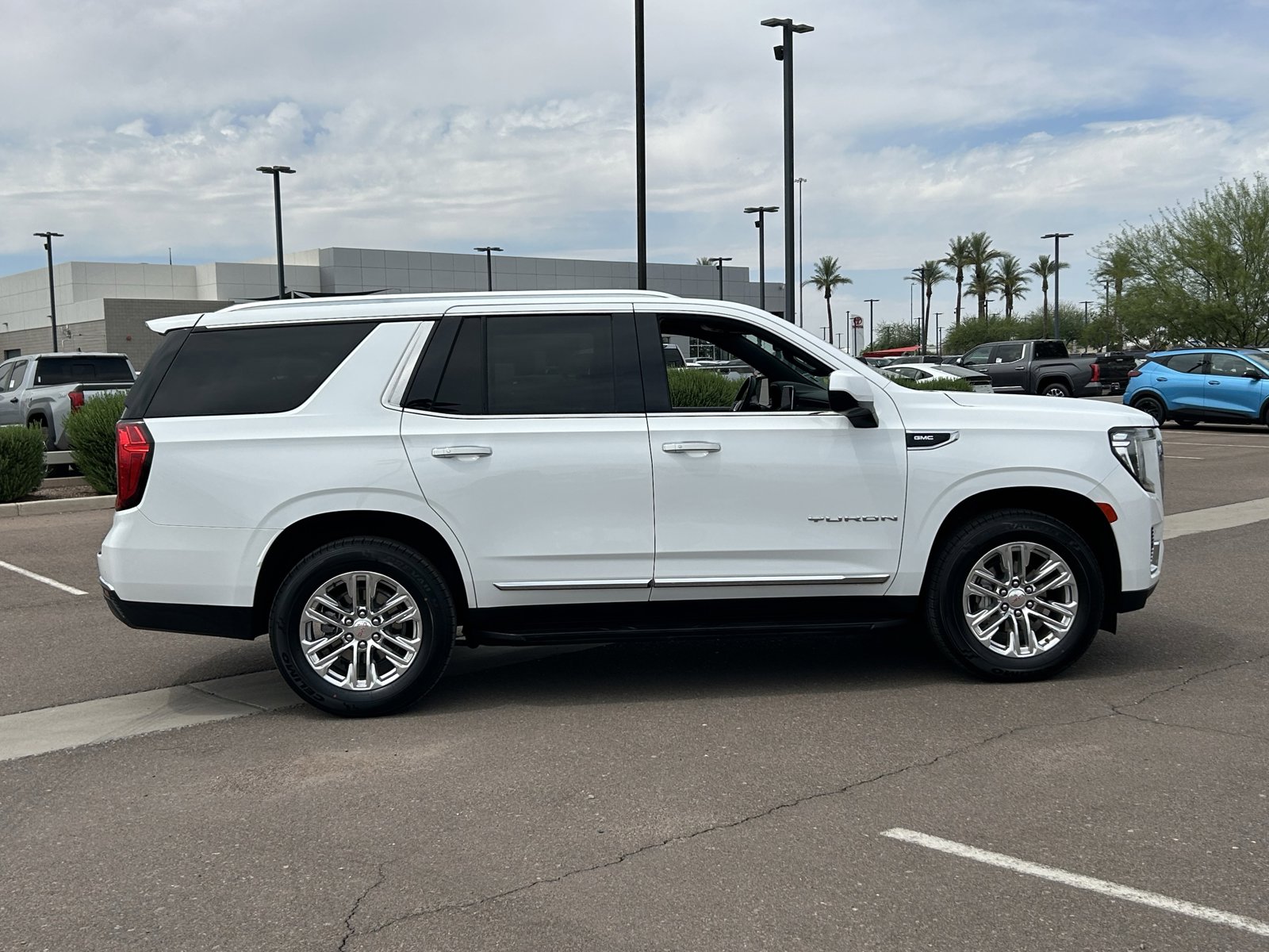 Used 2021 GMC Yukon XL SLT w/ SLT Luxury Package image 6