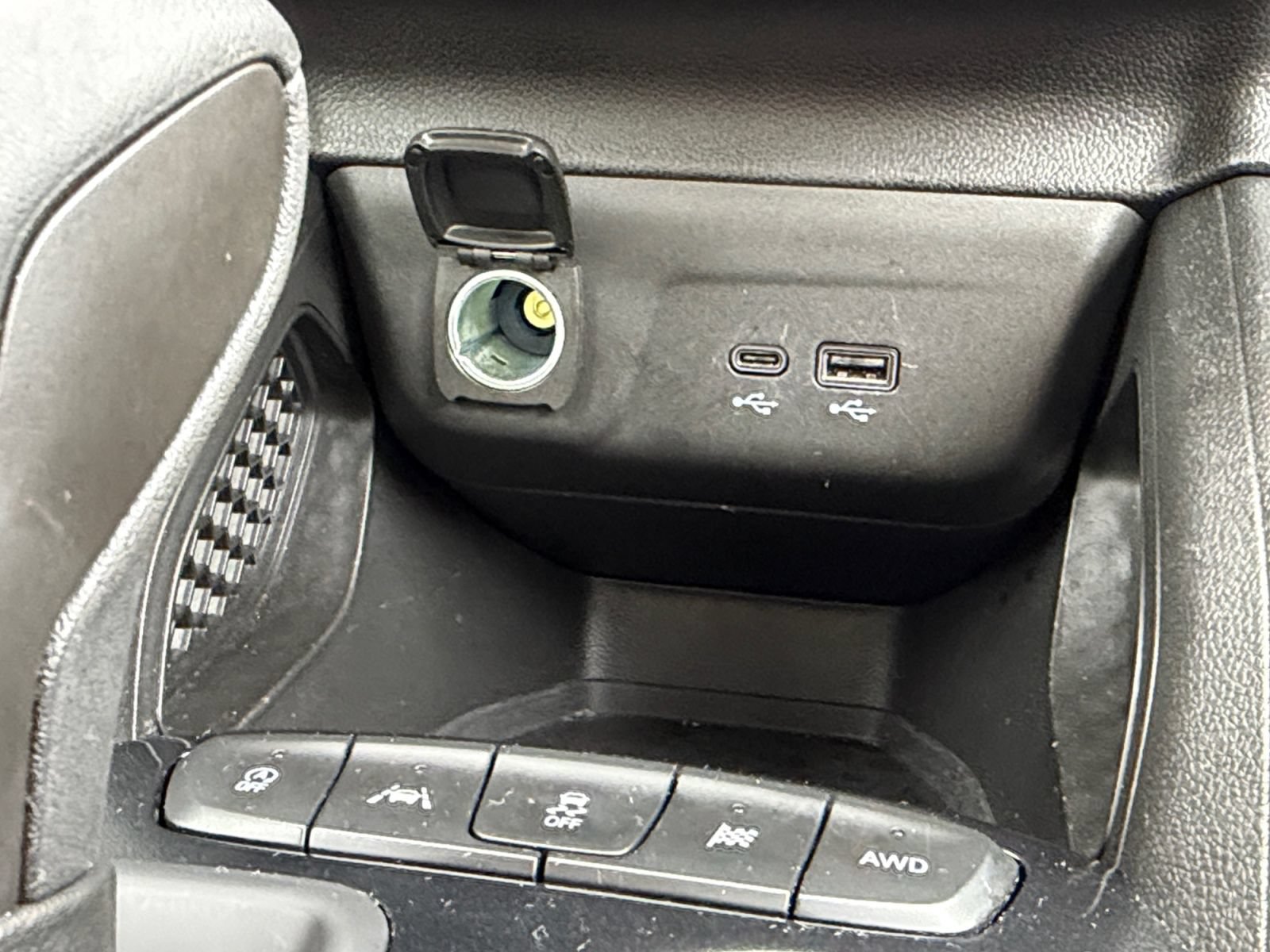 Used 2025 Chevrolet TrailBlazer LT AWD/4WD image 26