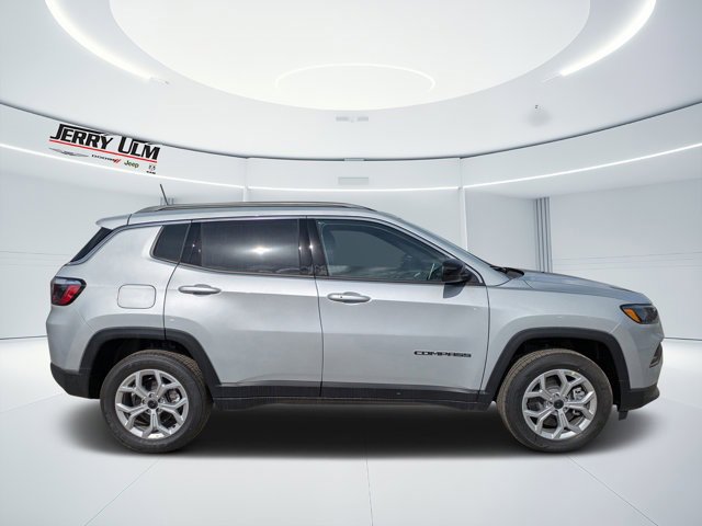 New 2026 Jeep Compass Latitude image 2
