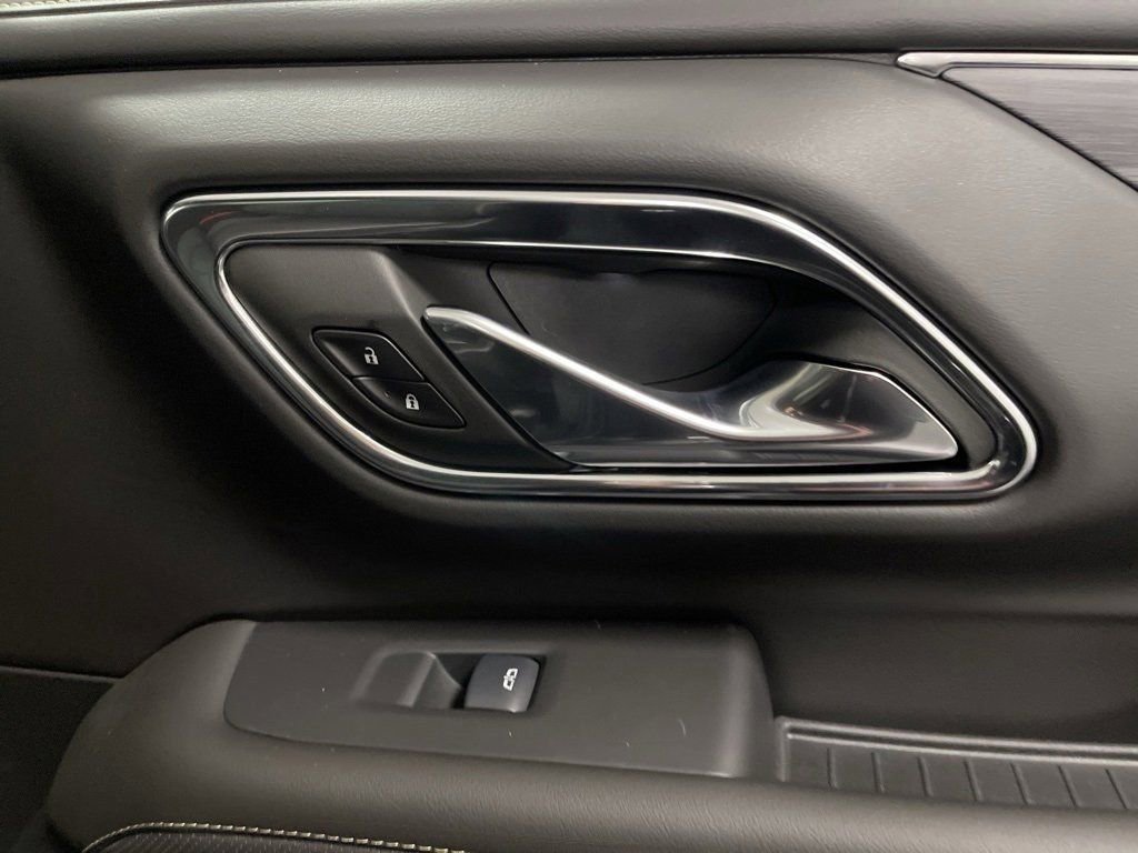 Used 2024 GMC Yukon XL SLT image 35