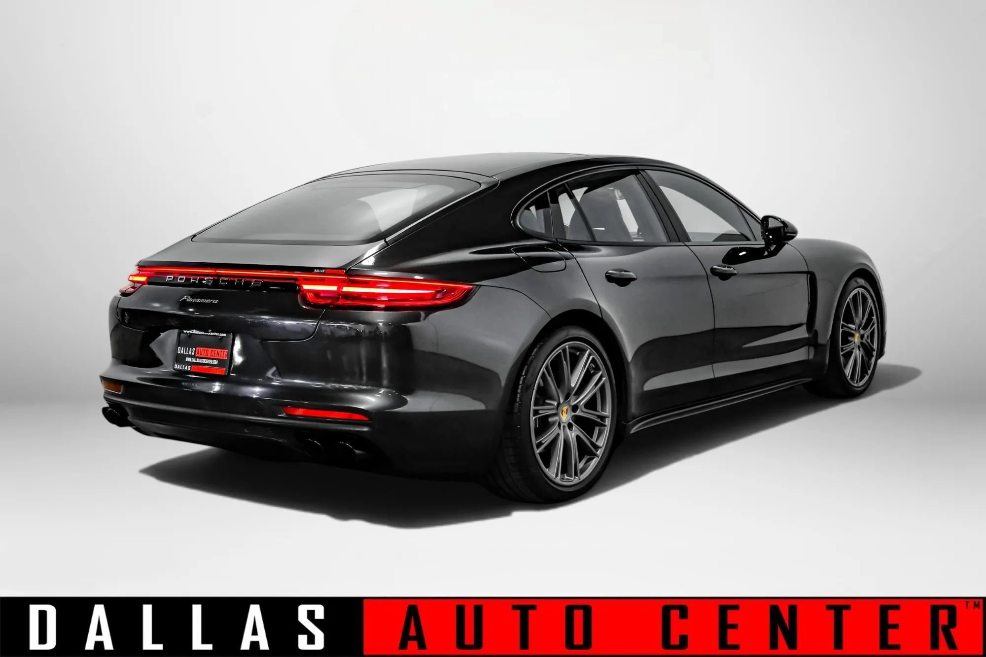 Used 2018 Porsche Panamera image 5