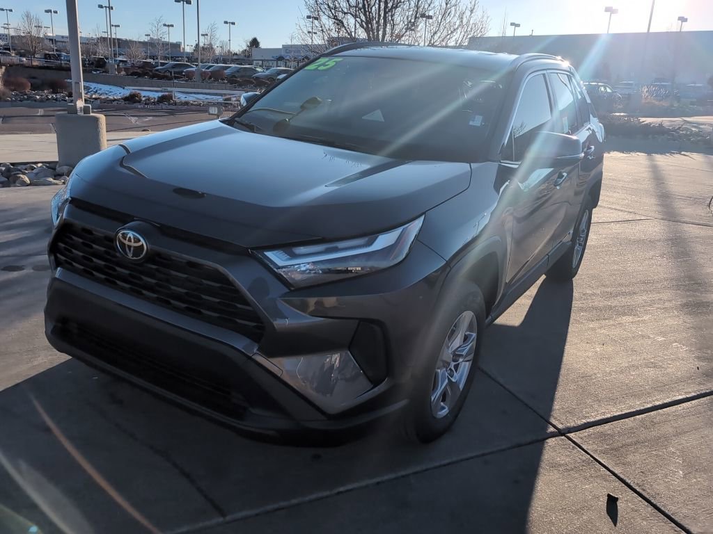 Used 2025 Toyota RAV4 XLE video 3