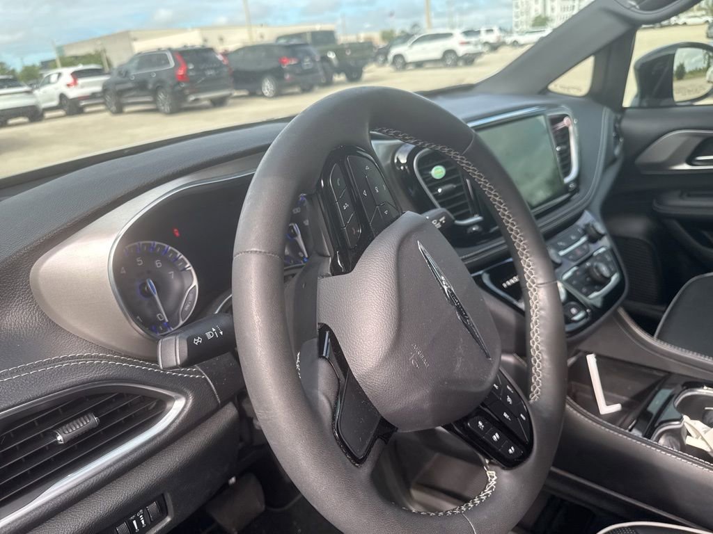 Used 2023 Chrysler Pacifica Limited w/ S Appearance Package image 12