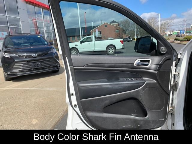 Used 2021 Jeep Grand Cherokee Laredo X image 12