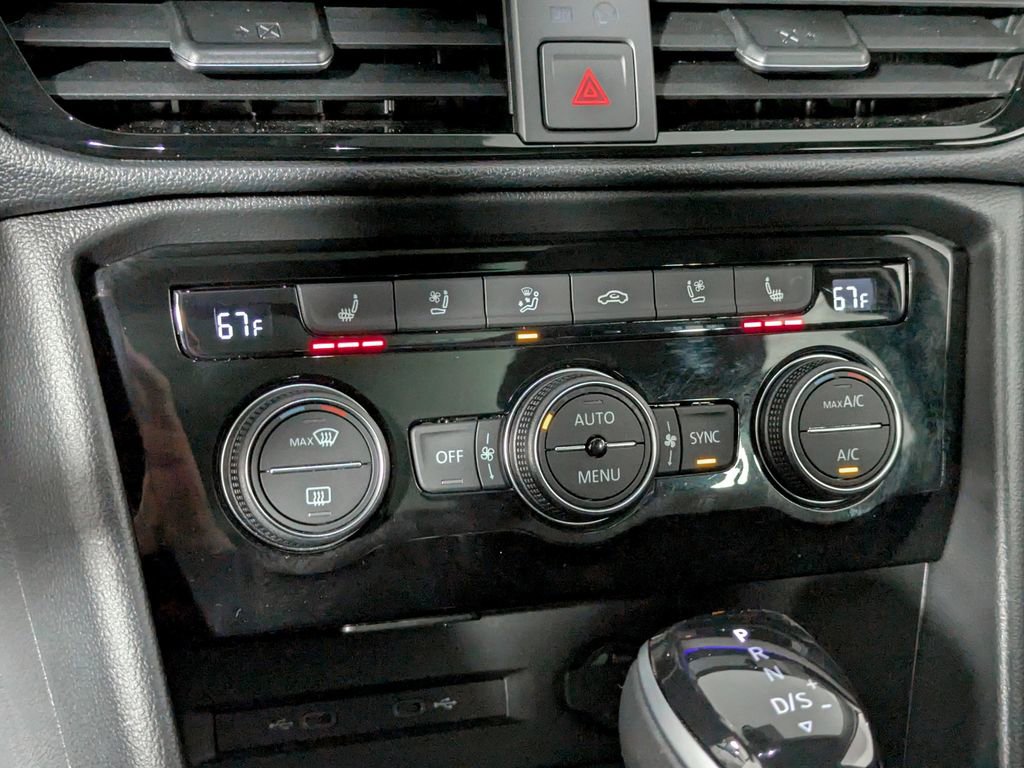 Used 2024 Volkswagen Taos SEL image 20