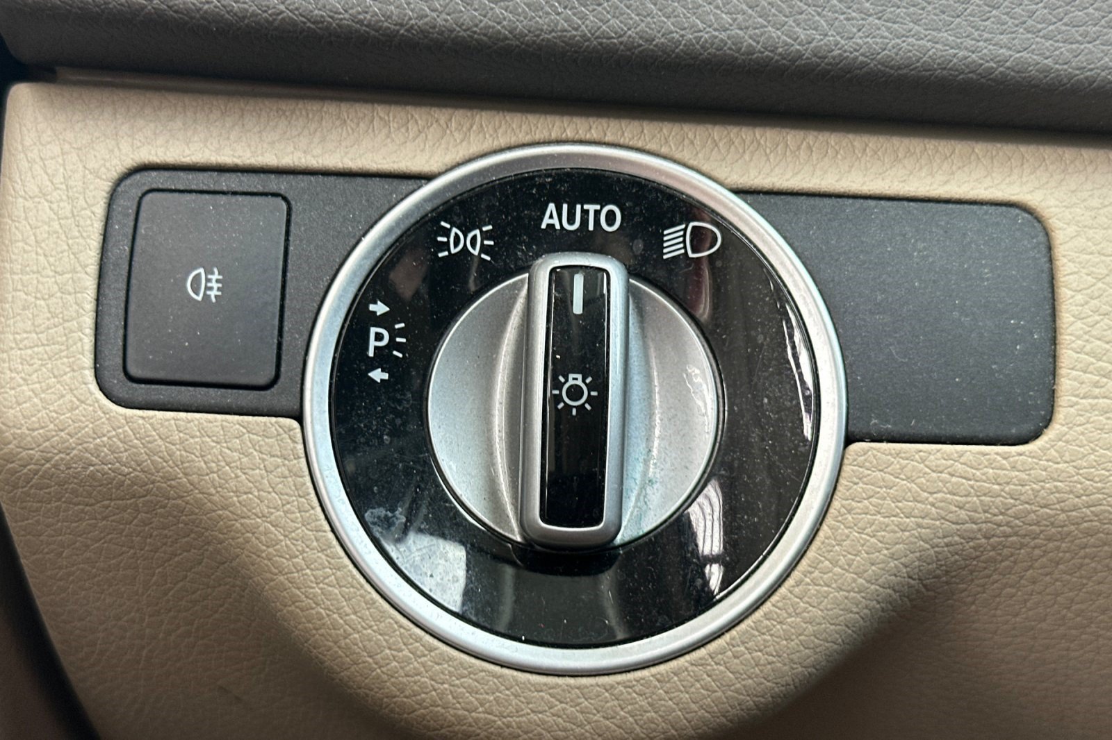 Used 2013 Mercedes-Benz C 250 Sedan image 32