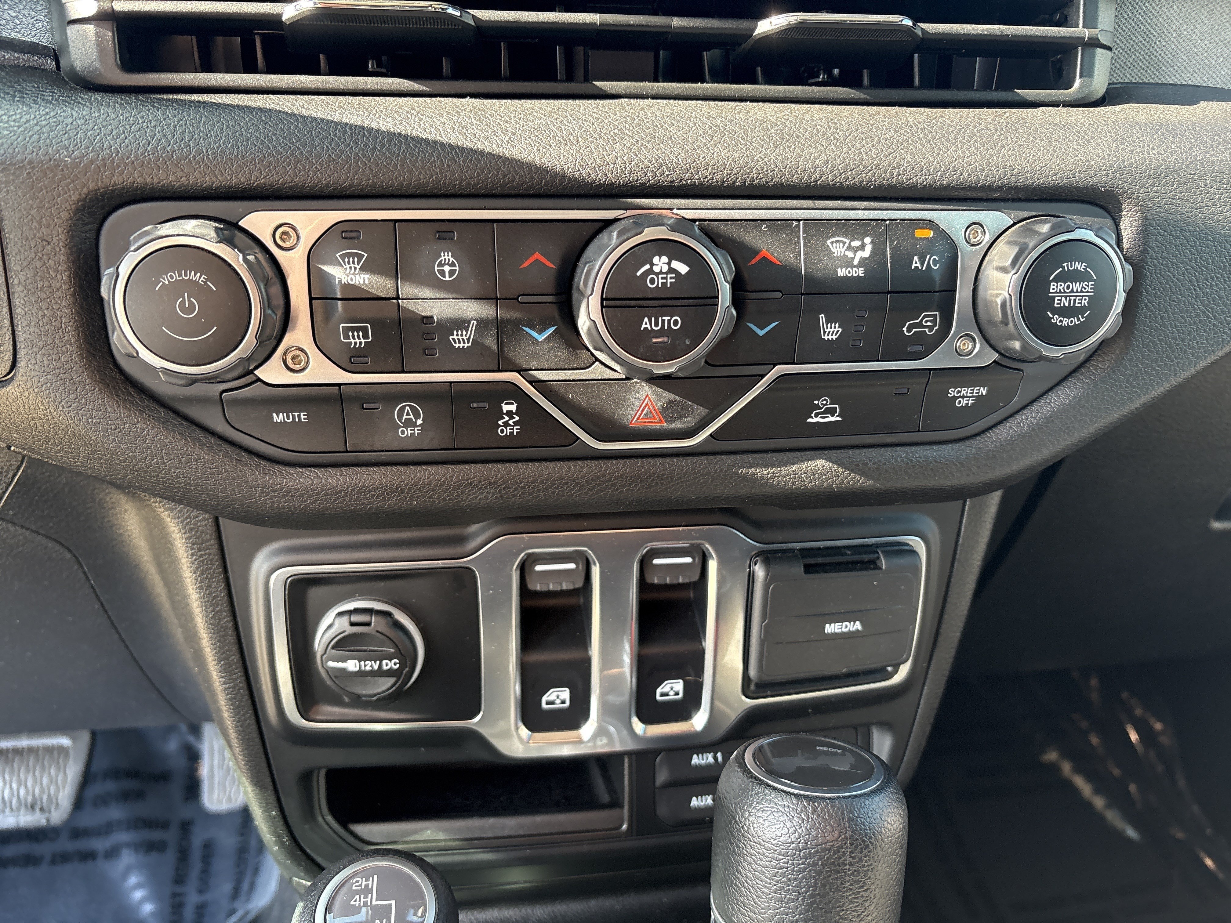 Used 2024 Jeep Wrangler Sport AWD/4WD image 18