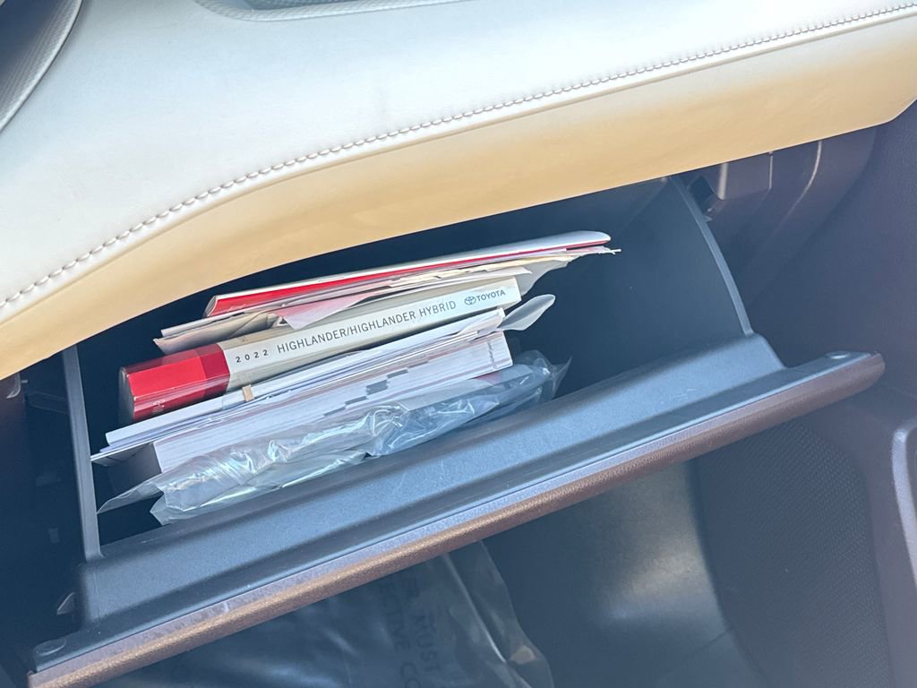 Used 2022 Toyota Highlander XLE AWD/4WD image 33