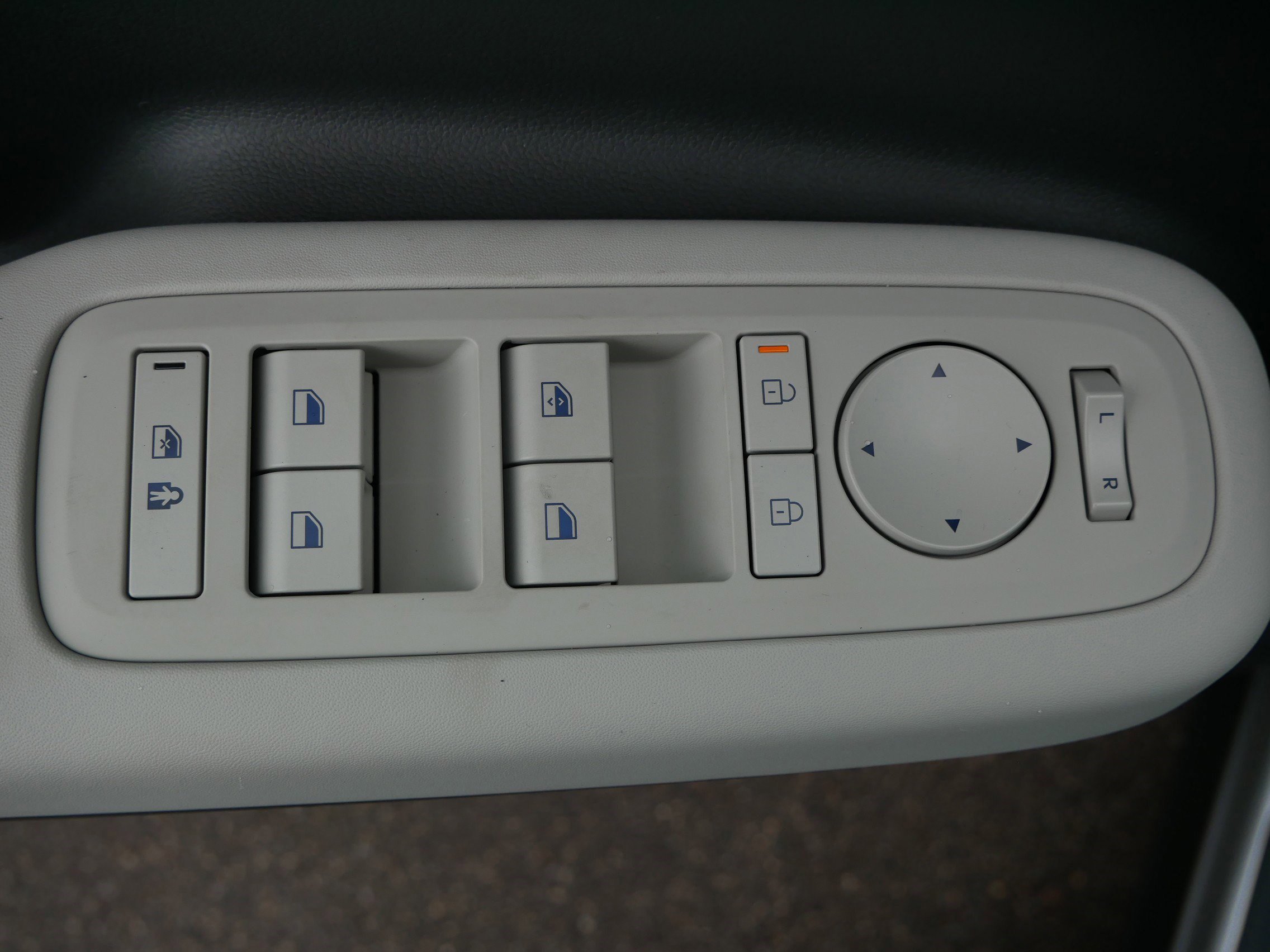 New 2026 Hyundai Santa Fe SE image 12