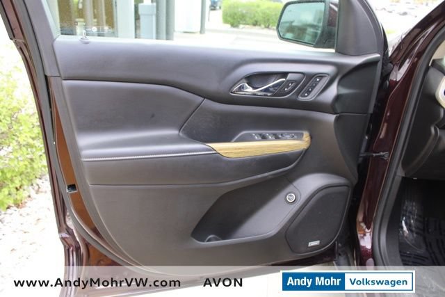 Used 2017 GMC Acadia Denali AWD/4WD image 16