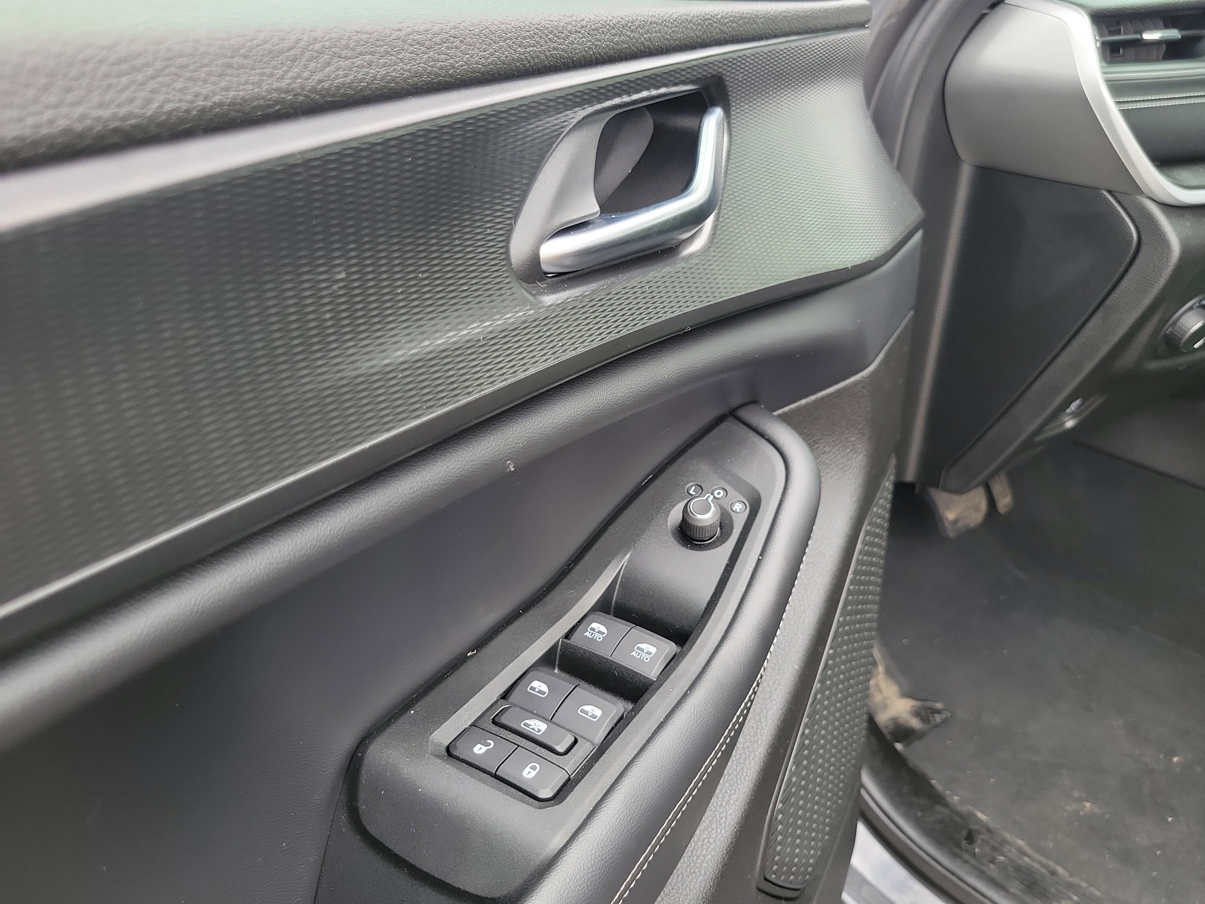 Used 2025 Jeep Grand Cherokee Laredo X image 7