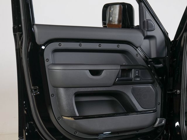 New 2026 Land Rover Defender 110 AWD/4WD image 25