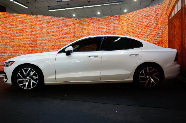 Used 2019 Volvo S60 T6 Momentum AWD/4WD image 4
