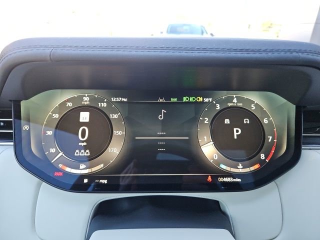 Used 2025 Land Rover Range Rover SE image 16