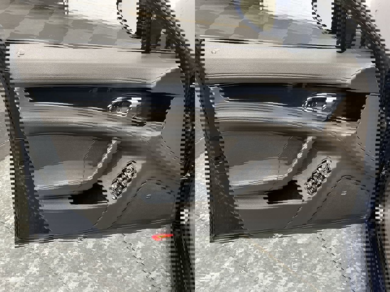 Used 2016 Porsche Panamera 4 Edition image 8