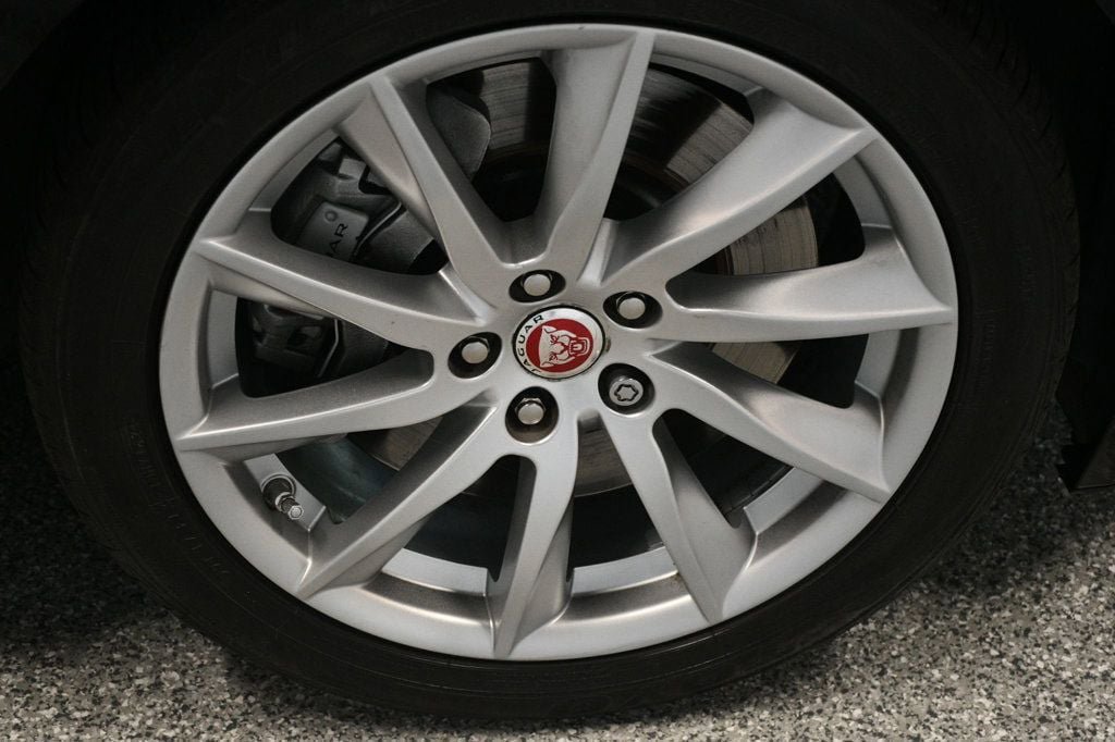 Used 2017 Jaguar F-TYPE Coupe RWD image 24