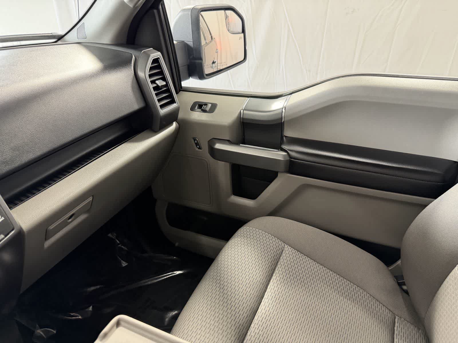 Used 2018 Ford F150 XLT w/ Equipment Group 302A Luxury AWD/4WD image 23