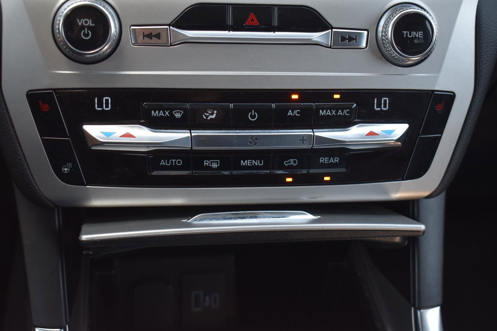 Used 2021 Ford Explorer XLT w/ Equipment Group 202A AWD/4WD image 9