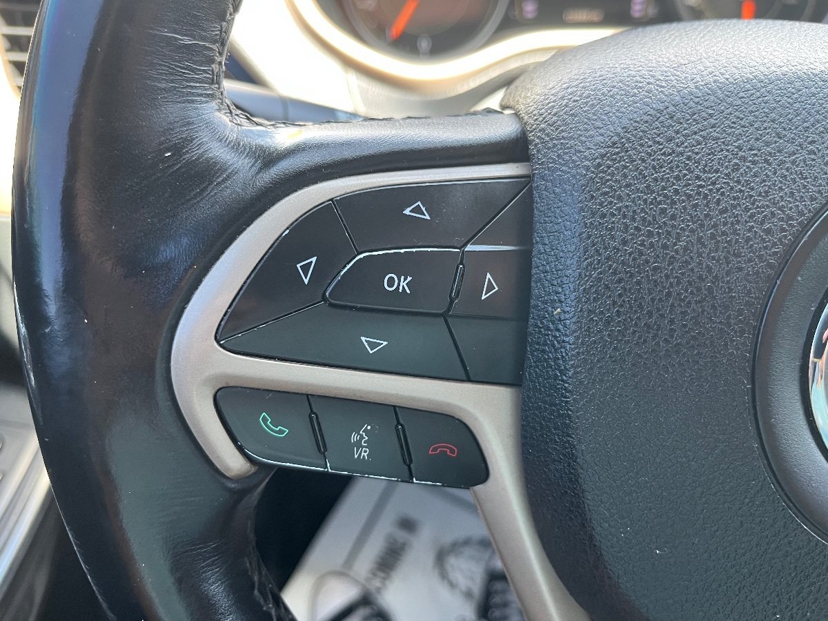 Used 2017 Jeep Cherokee Latitude FWD image 18