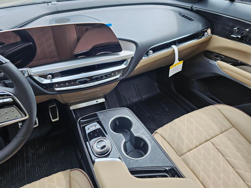 New 2026 Cadillac Lyriq Signature Luxury w/ LPO, Bronce Accent Package AWD/4WD image 24