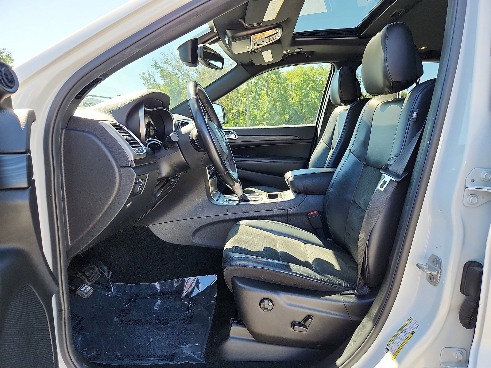 Used 2019 Jeep Grand Cherokee Altitude AWD/4WD image 13