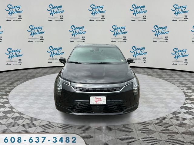 New 2027 Chrysler Pacifica Limited AWD/4WD image 2
