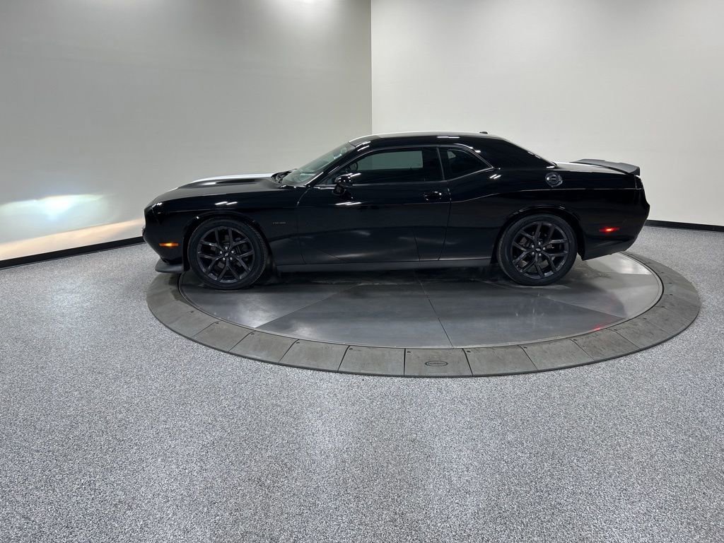 Used 2019 Dodge Challenger R/T w/ Blacktop Package image 9